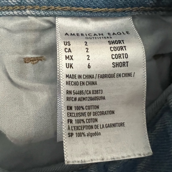 💛 Buy Two, Get One 💛 American Eagle Light Wash Ripped Jeans - Picture 5 of 5